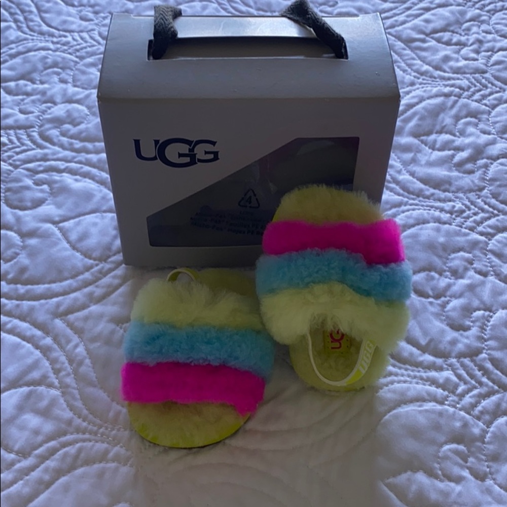 UGGS BABY FLUFF YEAH SLIDE (Size 2/3)